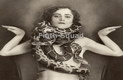 Picture Photo Vintage snake circus performer python reptile wall 7914