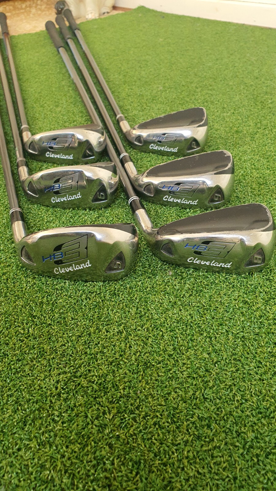 CLEVELAND HB3 HYBRID IRONS IRON SET 5PW ULTRALITE REG GRAPHITE V.G