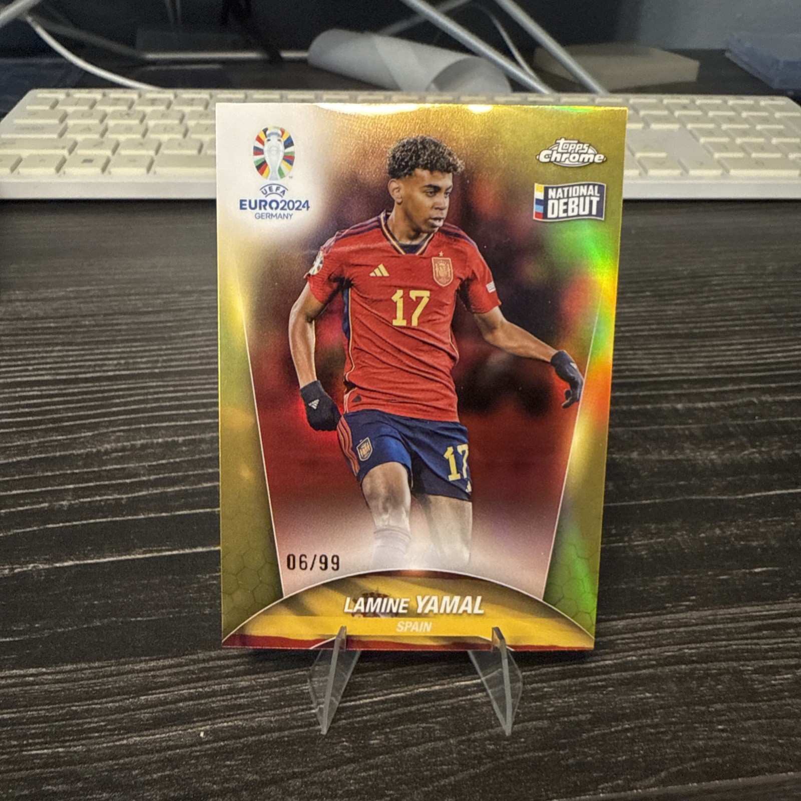 2024 Topps Chrome-Lamine Yamal N.D.  #17 Kit Color Match Refractor /99 WC Champ!
