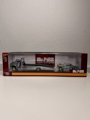 M2 Machines Mr Pibb Auto Haulers RAW Chase 1/250 1956 Chevy LCF