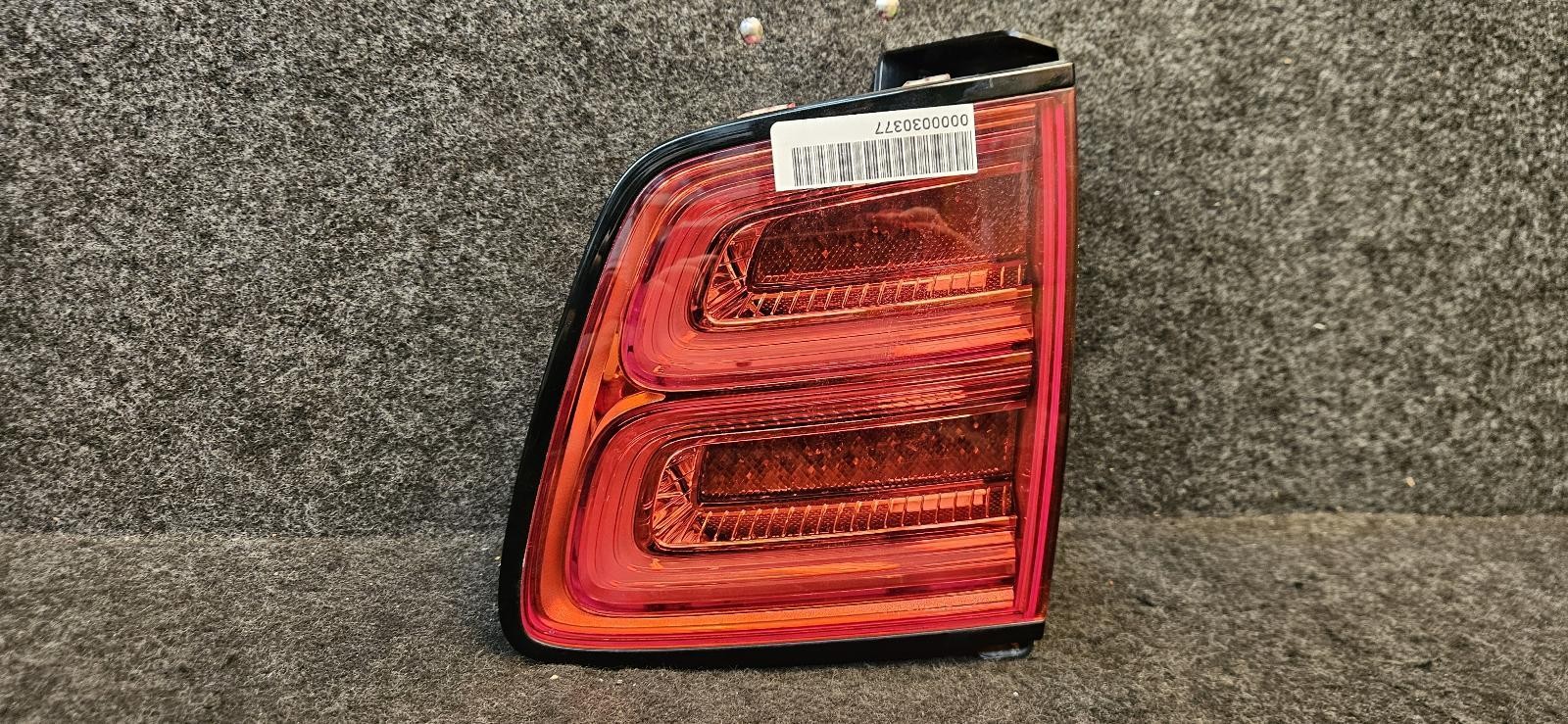 BENTLEY BENTAYGA R Passenger Side Taillight Lamp Tailgate Mounted 36A945094S OEM