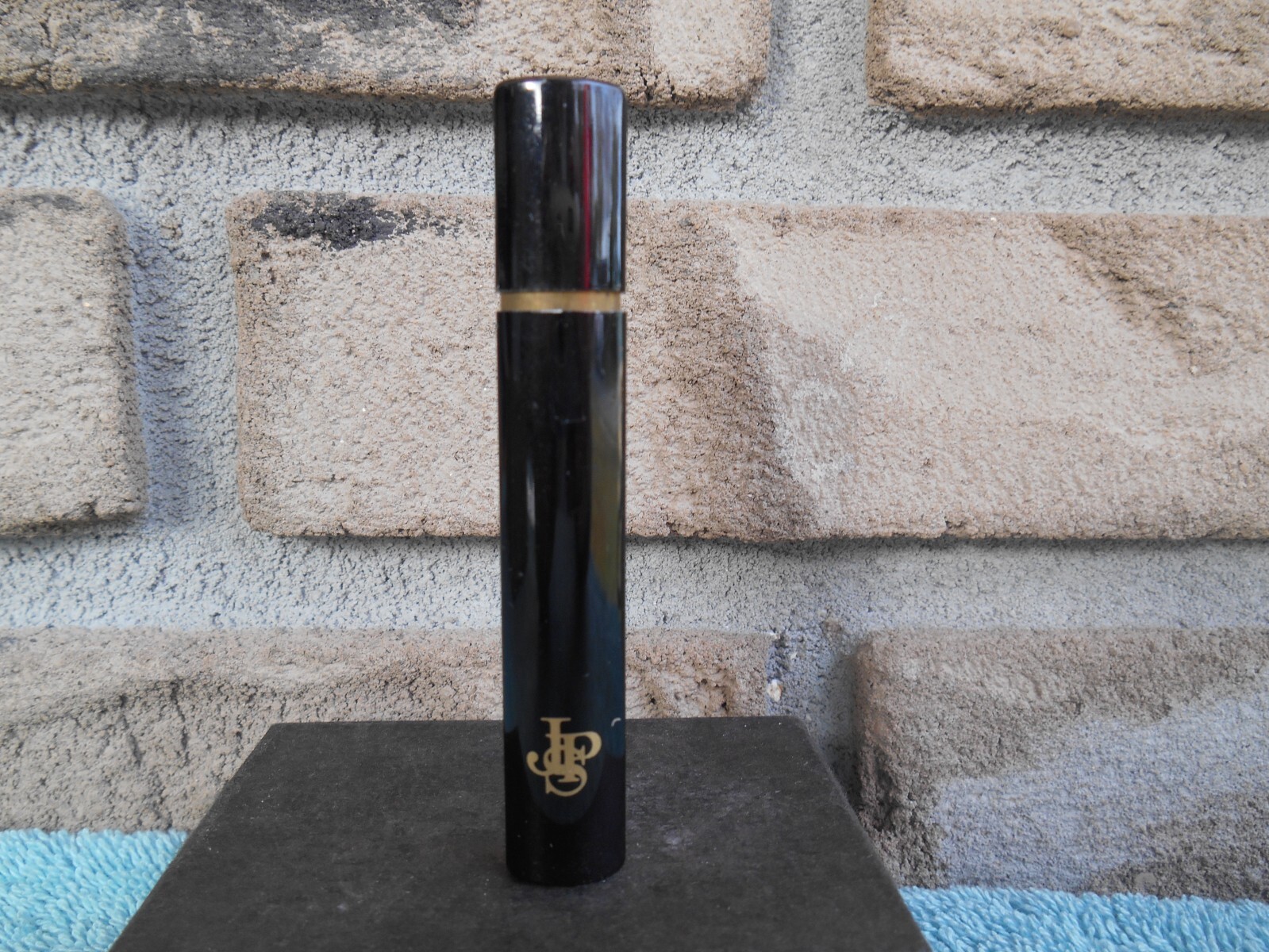 RARE VINTAGE MR 31/8" FLAT SIDE ENCAPSULATED BUTANE LIGHTER. ENGRAVED