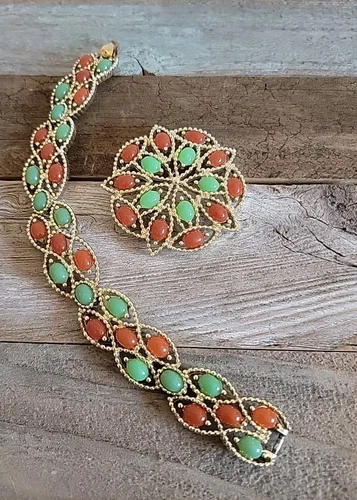 Vtg. Sarah Coventry Faux Jade Cornelian Brooch Bracelet Set Costume Jewelry