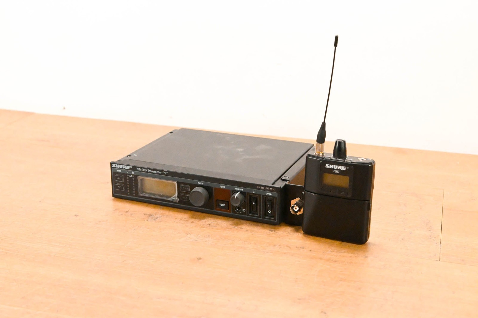 Shure PSM 900 Wireless IEM System L6 Band: 656-692 MHz (NO POWER SUPPLY) CG01ZW5