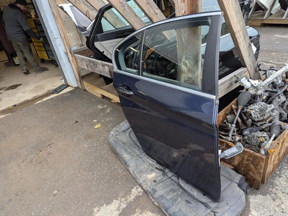 (LOCAL PICKUP ONLY) Passenger Rear Side Door Electric Green Tint Fits 11-16 BMW Foto 2 de 4