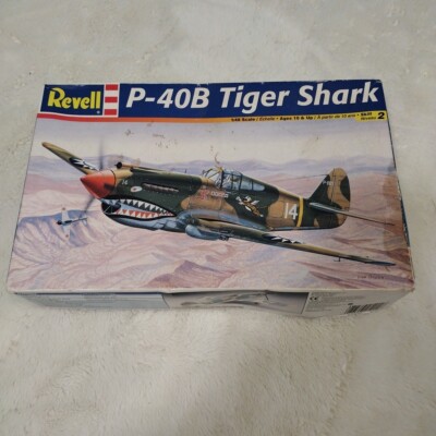 Monogram 1/48 Scale Tiger Shark P-40B Model Kit  