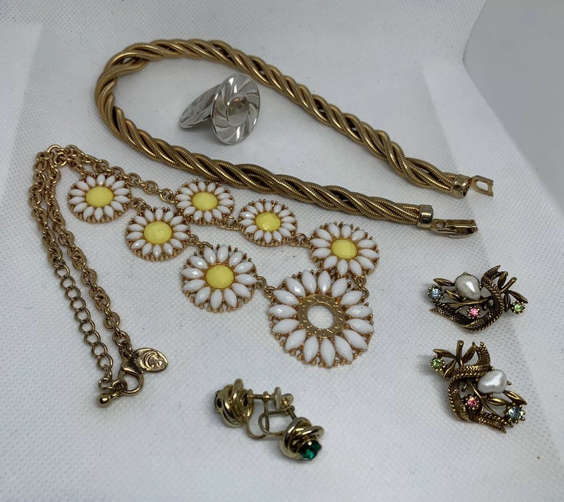 CORO Vtg Estate Costume Jewelry Fashion Necklace Earrings Jewelry Lot- NR