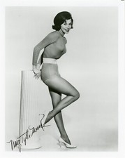 Mary Tyler Moore - Signed Photograph