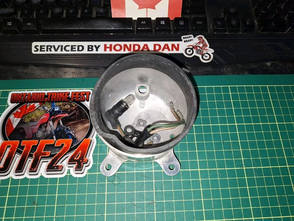 Cubierta de tacómetro Honda Magna VF750C VF700 usada 37252-MB1-008 compatible con 1982-1984 700-750cc Foto 4 de 4