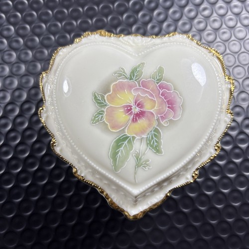 Heritage House Porcelain Music Box Heart Shaped plays Love Me Tender It Works - Picture 4 of 15
