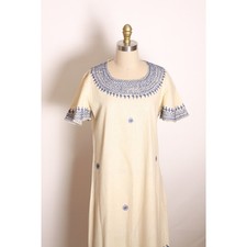 1970s Cream Off White Blue Embroidered Boho Caftan Short Sleeve Pullover Dress
