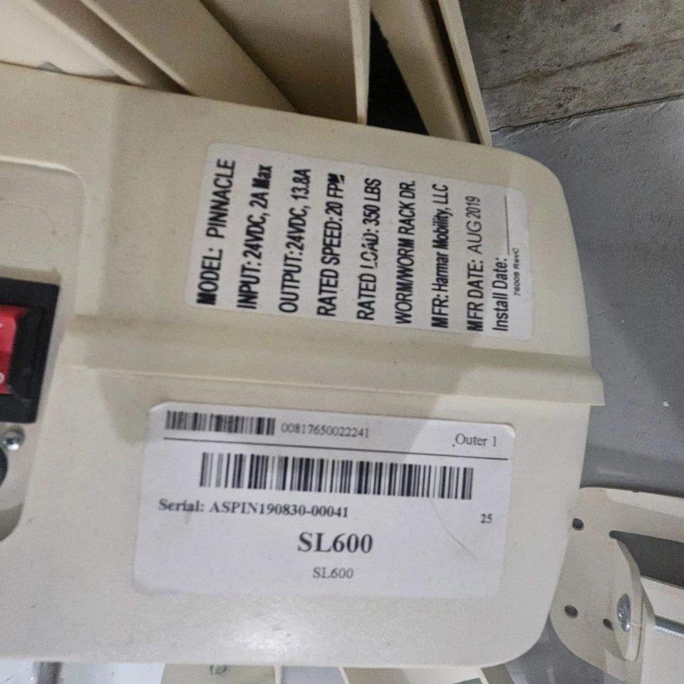 Salvaescaleras Harmar SL600 Pinnacle Premium - Excelente Estado - 11 peldaños Foto 4 de 4