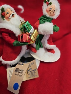 Anna Lee, 7in Mr & Mrs Santa Clause,  1995 Red Clothes/Fur, Presents, Candy Cane