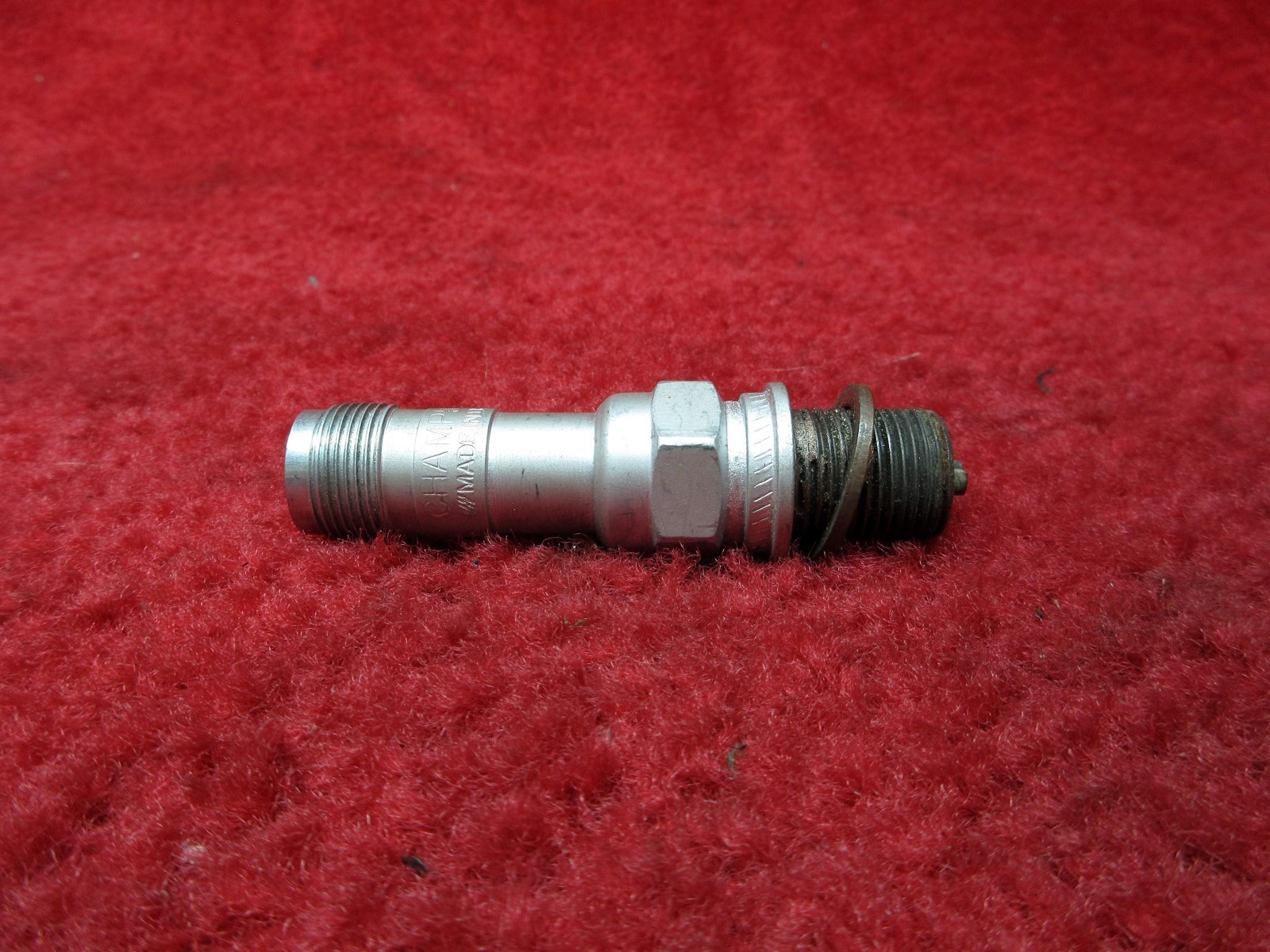 Champion Spark Plug PN RHB37E