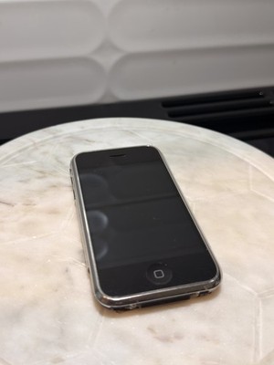 Original Apple iPhone 1st Generation 8GB with Box