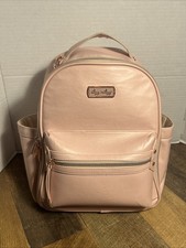 Mochila de pañales Itzy Ritzy rosa claro con detalles en oro rosa