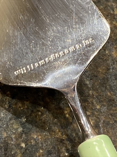 Williams Sonoma Ceramic Green Bunny Rabbit Pie or Cake Server - Picture 4 of 7