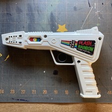 VINTAGE FLASH RAINBOW LASER PISTOL SPACE TOY GUN BATTERY OPERATED USED B13