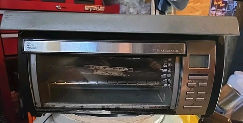 Black & Decker SpaceMaker TROS1000D Under-the-Cabinet 4 Slice Toast-R-Oven READ