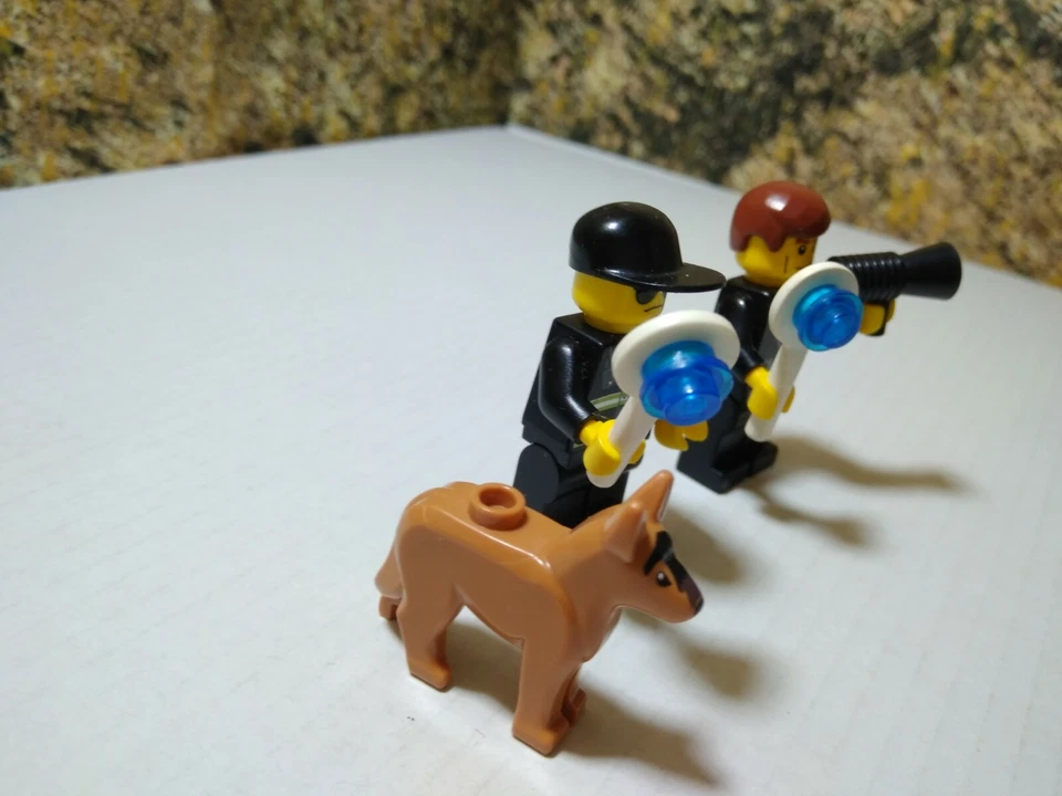 LEGO ® Set Mit Zwei Polizisten Und Hund Stadt - Bild 2 von 3