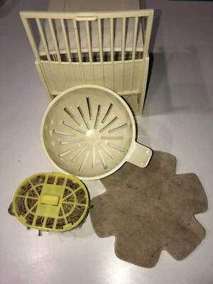 PETSHOPAMERICA Canary Nest Bundle Felt , Fiber Closed Top Plastic Nest Finch Parakeet