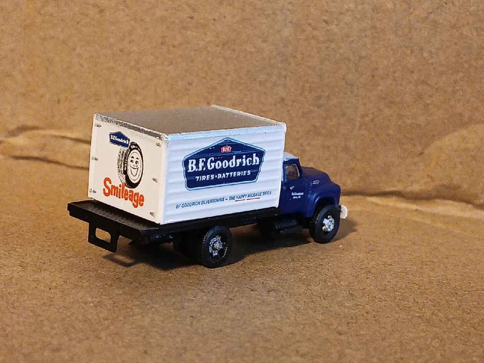 Classic Metal Works 1954 Ford B.F. Goodrich caminhão caixa escala N - Imagem 4 de 4