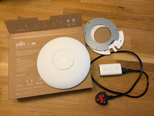 Ubiquiti Networks UAP-AC-PRO UniFi WiFi Access Point