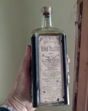 BEGGS BLOOD PURIFIER & BLOOD MAKER CHICAGO 1890s BIG 8 7/8"EMB & LABEL BOTTLE