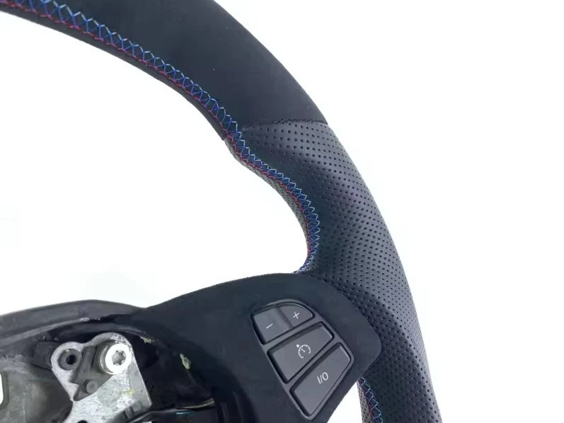 Volante deportivo personalizado BMW X5 2000-2006 Alcántara y cuero Foto 4 de 4