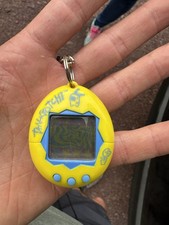BANDAI TAMAGOTCHI Original 1996 Bandai Yellow Untested