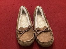 Women  s Tan Suede Faux Fur Lined Slippers Size 10