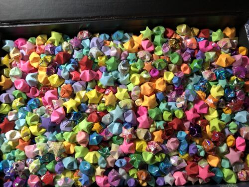 Handgefertigte bunte Origami Glückssterne in einer Box (ca. Mehr als 2000 Sterne) - Bild 1 von 6