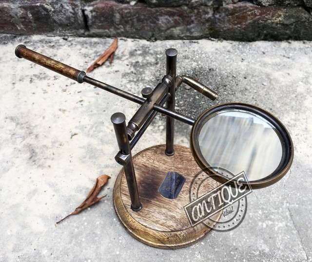 Vintage BRASS MAGNIFYING GLASS ON STAND VINTAGE DECOR MAGNIFIER