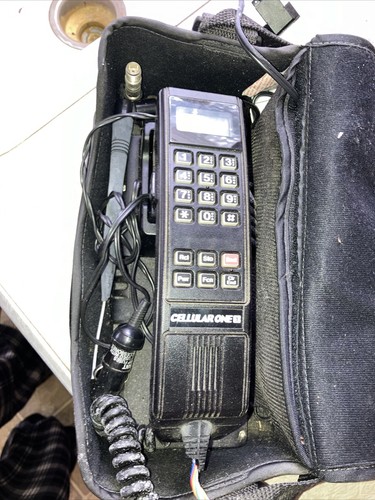 Vintage Motorola Car Bag Phone In Leather Bag Cellular One. SCN2361B - Afbeelding 2 van 9