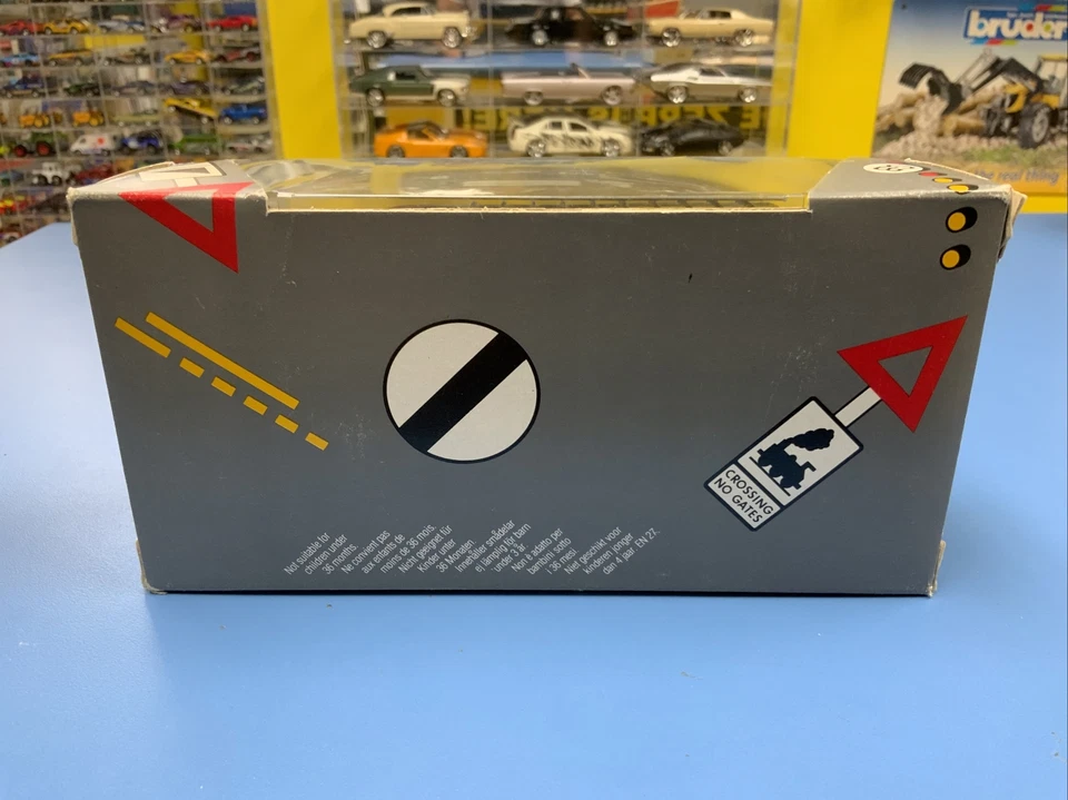 CORGI CLASSIC THORNYCROFT VAN #914 LIPTON’S TEA NEW - Image 4 of 4