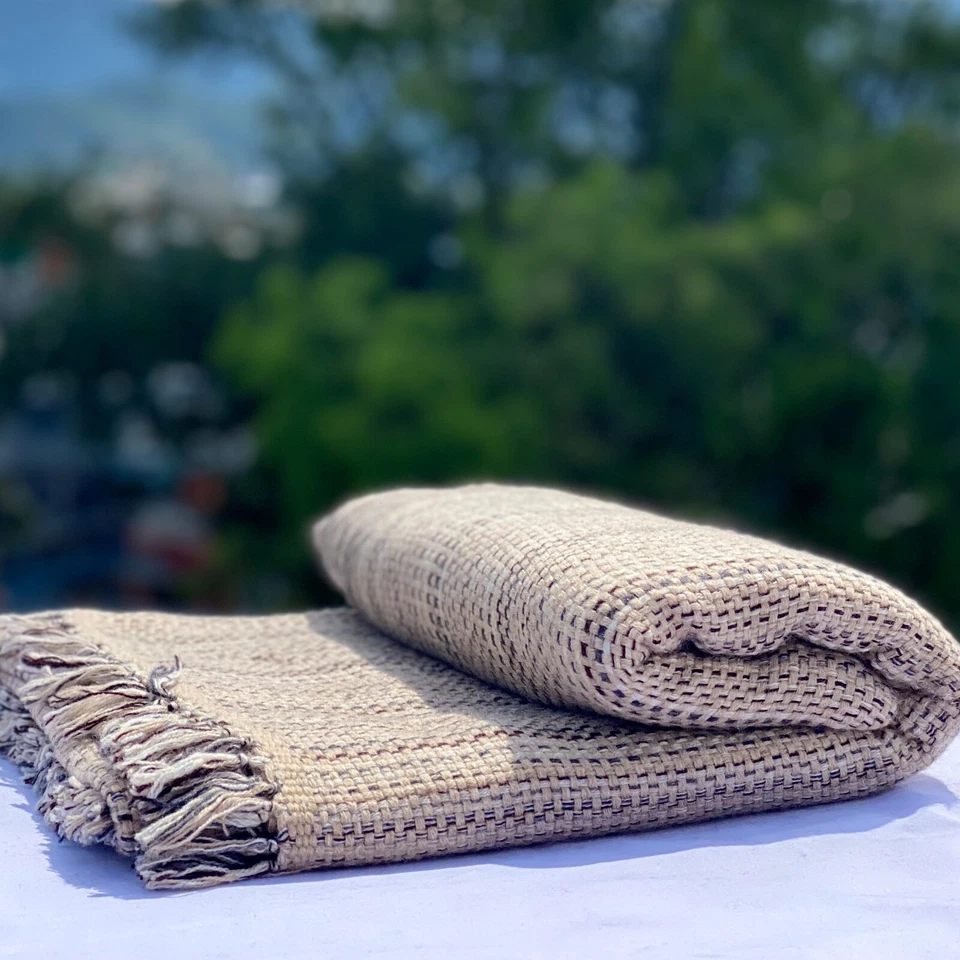 Kaschmirdecke "Astitva" - handgearbeitet aus Nepal, Tagesdecke, Sofadecke - Bild 4 von 4