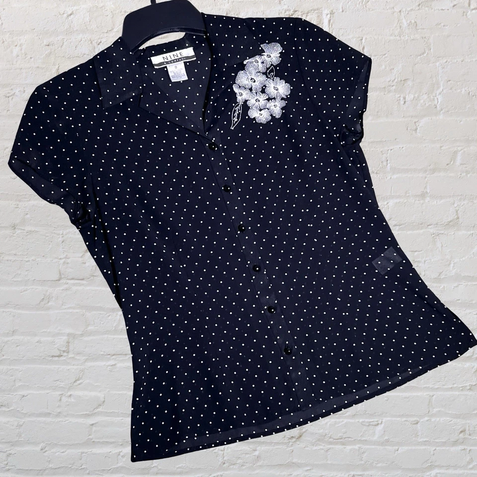 Blusa transparente a lunares Nine & Co talla 8 negra blanca bordada floral caprichosa Foto 2 de 4