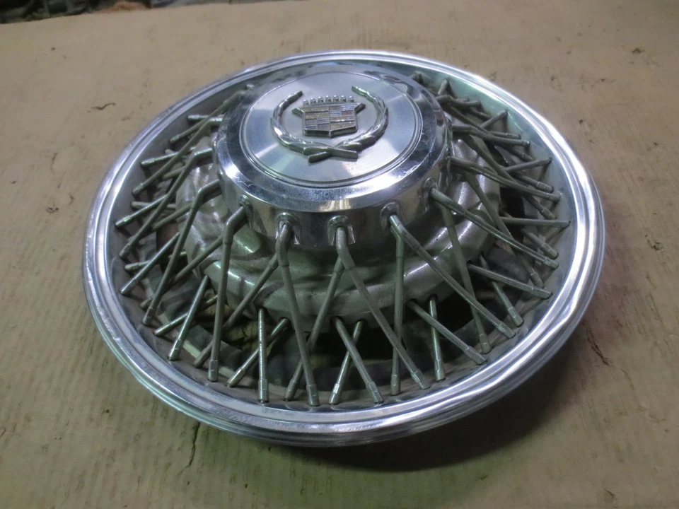 79 80 Cadillac Eldorado Seville Tapacubos Llanta Tapacubos 15" CABLE OEM 2032 Foto 2 de 4