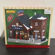 Lemax Big Pine Gas Station Christmas Village House 75205 2017 NEW IN BOX