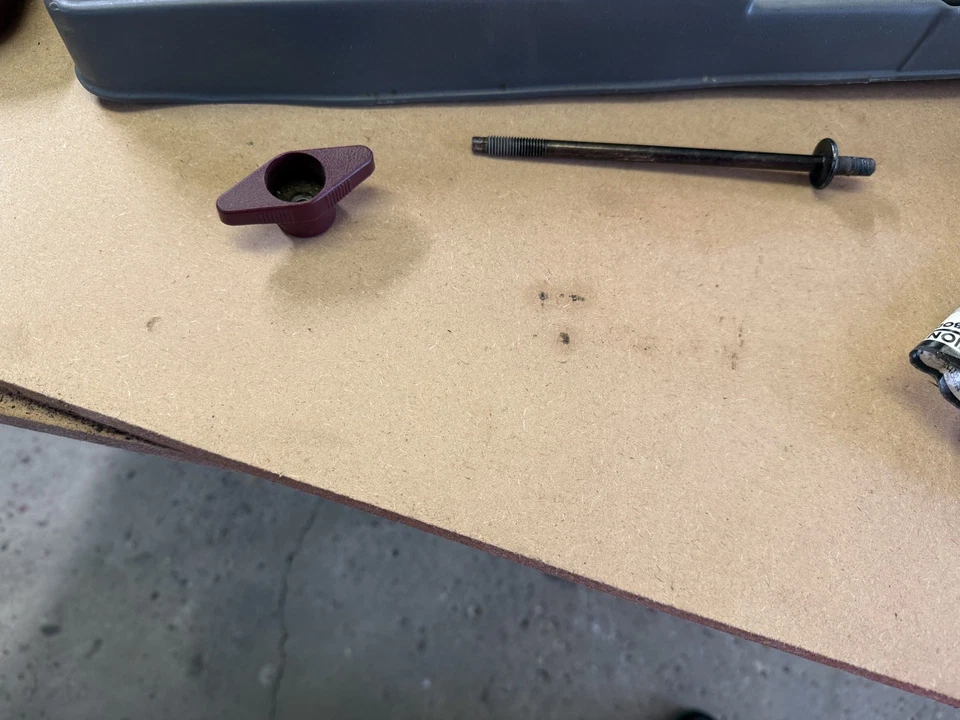 Compartimento de almacenamiento del gato del asiento trasero cabina estándar para camioneta Chevy GM 88 a 94 OEM Foto 2 de 4