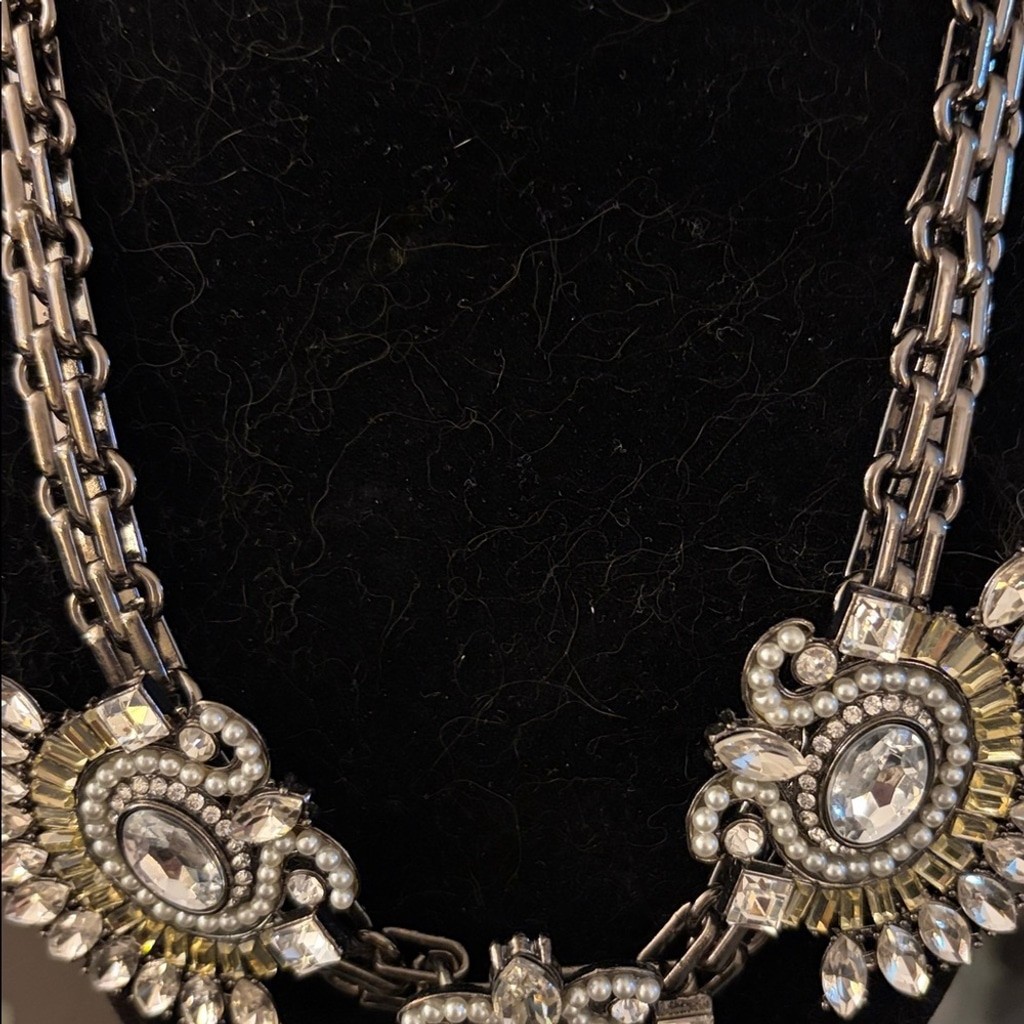 Bold, beautiful Rhinestone statement necklace, ap… - image 4