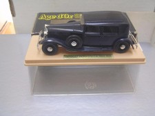 Solido Renault Reinastella RM2 in blue-black made in France 1/43 scale MIB