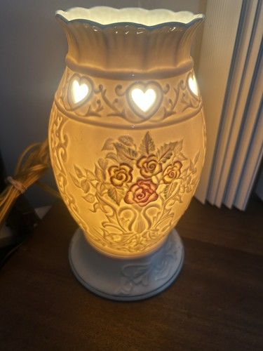 Vintage Belleek Ireland Hurricane Porcelain Table Lamp (Granny Core) | eBay