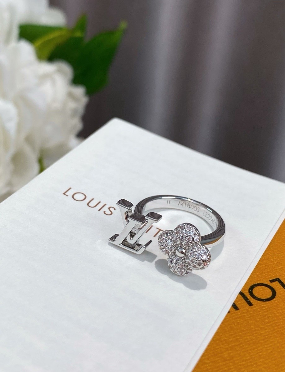 Louis Vuitton Signed Silver Flower Logo Fashion Ring Metal Fashion