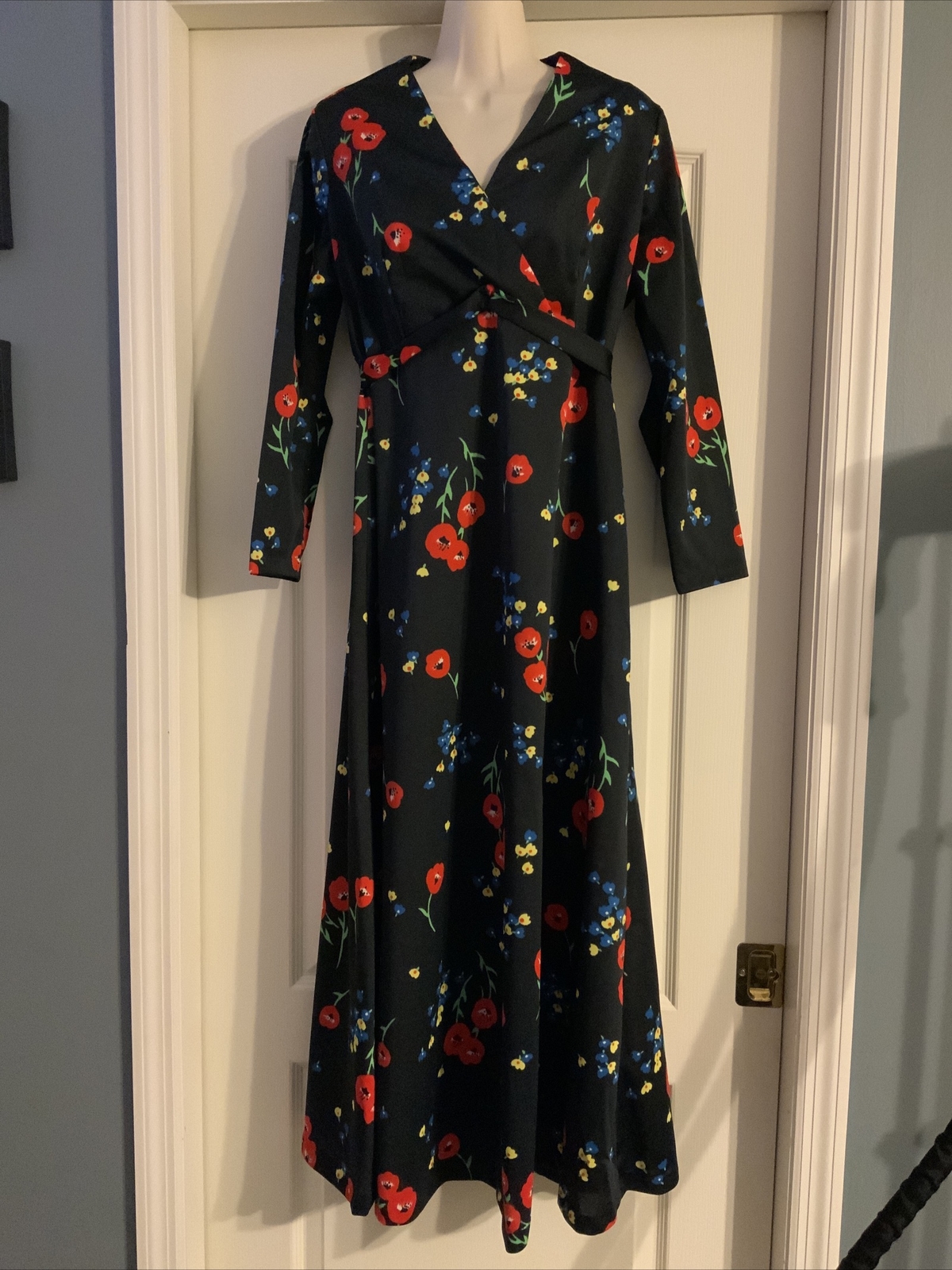 Vintage 70’s Winter Floral Poppy Print Maxi V-Nec… - image 1