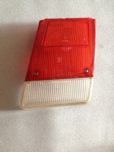 834/  VW Passat Kombi Variant B1 32A Lichtscheibe Rücklicht Rückleuchte rechts