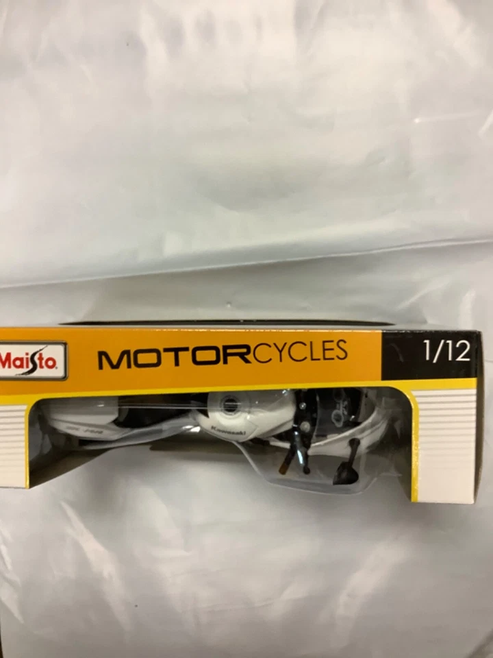 Kawasaki ZX-14r white 1/12 Diecast Motorcycle Maisto Brand New - Image 2 of 2