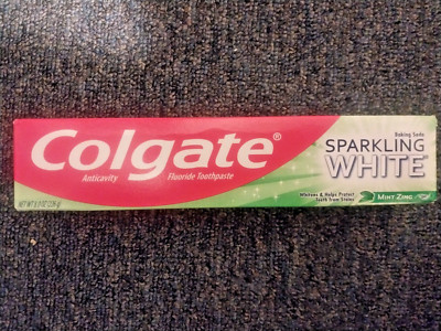 Colgate Fluoride Gel Toothpaste with Baking Soda Sparkling White Mint Zing 8 Oz