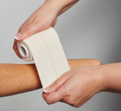 Elastischer Klebeverband Erste Hilfe (7,5 cm x 4,5 m) 24 Rollen EAB