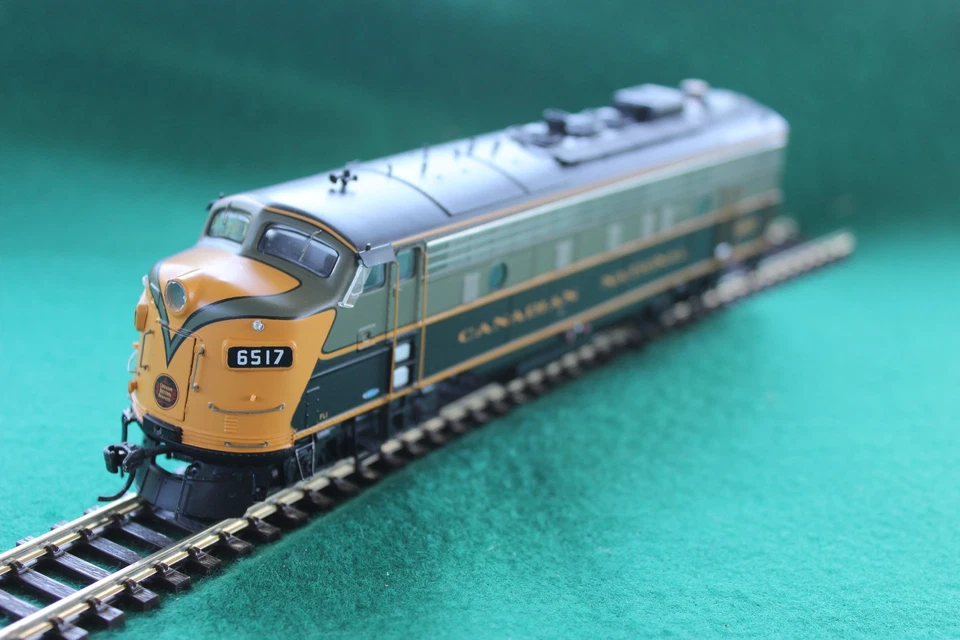 Rapido FP9A Canadian National #6517 HO Locomotive New in Box with DCC - Image 2 of 4